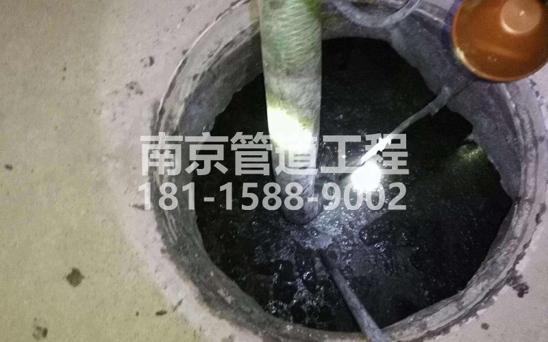 216王子楼村清理化粪池