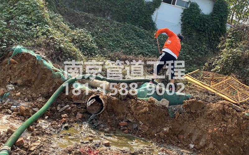 263王子楼村工地化粪池清理