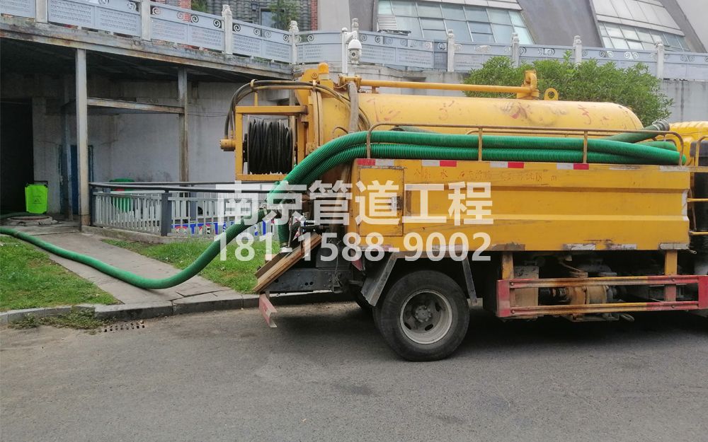 277王子楼村商场隔油池吸污