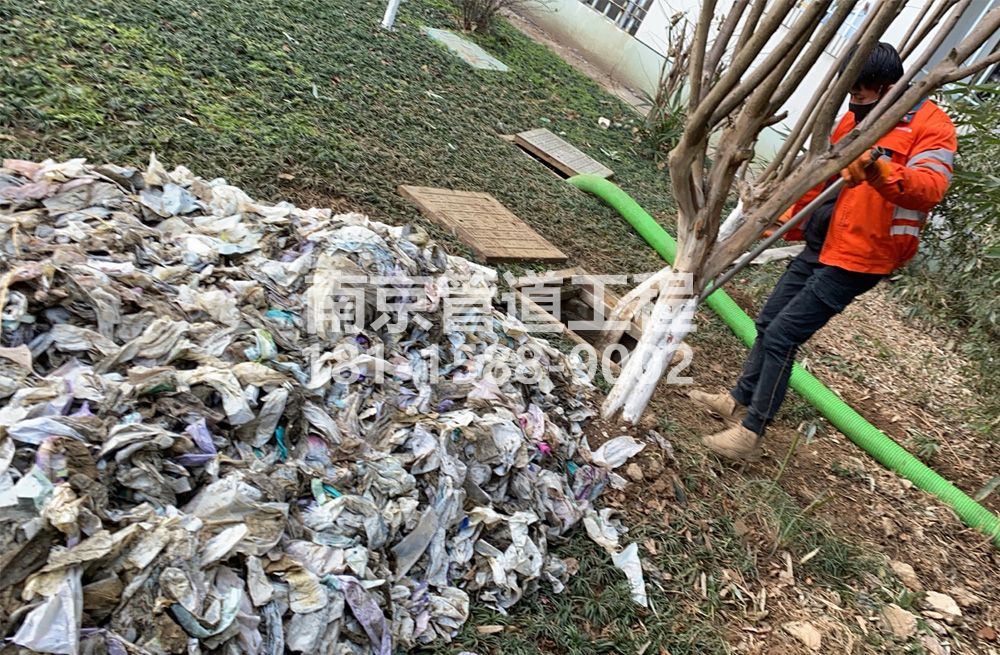 315王子楼村化粪池垃圾清理